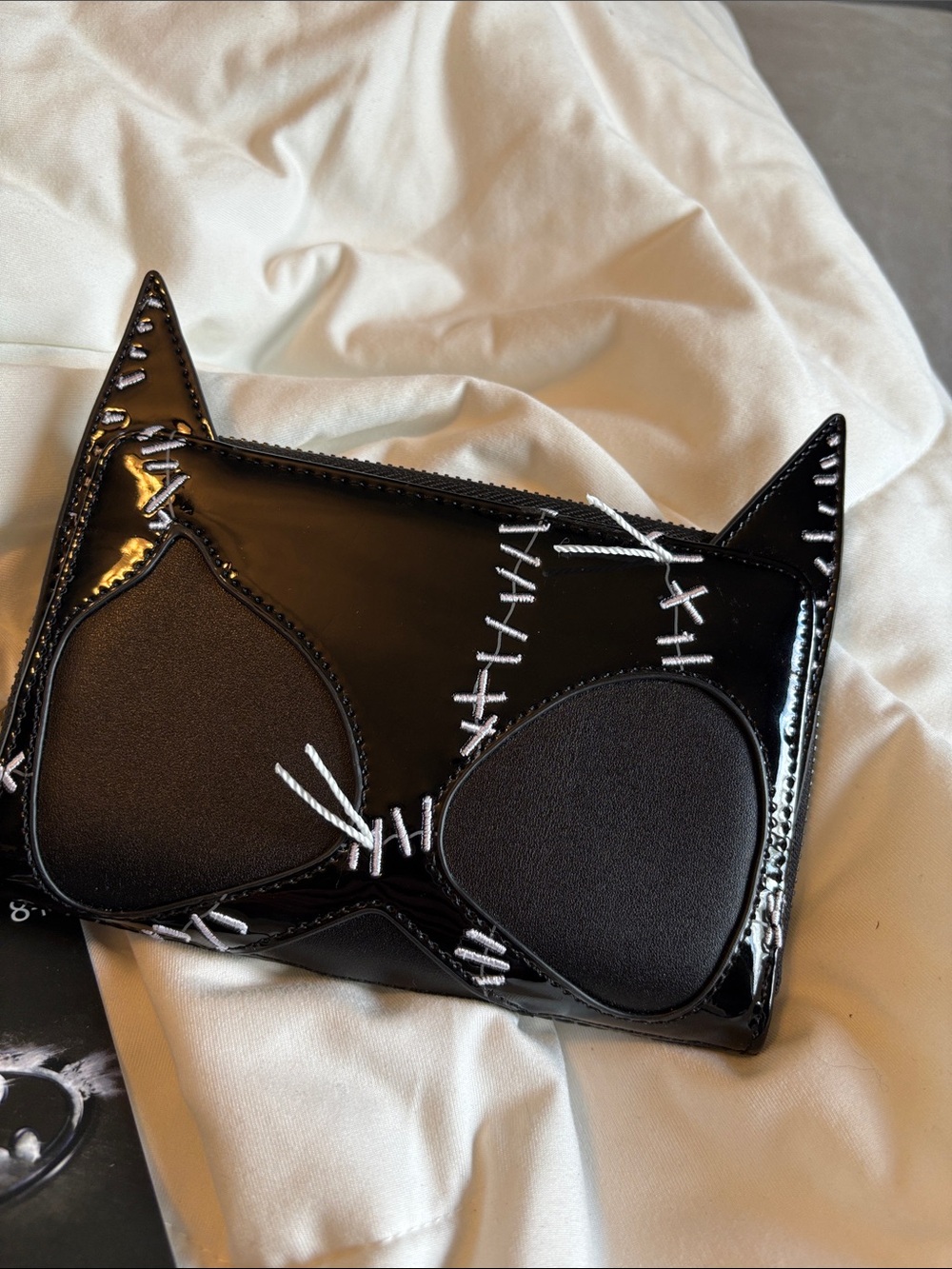 Loungefly Batman Returns carwoman leather Black Patent Cosplay Wallet NWT - Picture 4 of 11